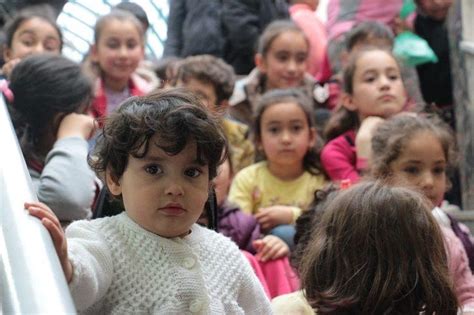 T­ü­r­k­m­e­n­ ­ç­o­c­u­k­l­a­r­ ­b­a­ş­t­a­n­ ­a­ş­a­ğ­ı­ ­g­i­y­d­i­r­i­l­d­i­ ­-­ ­S­o­n­ ­D­a­k­i­k­a­ ­H­a­b­e­r­l­e­r­
